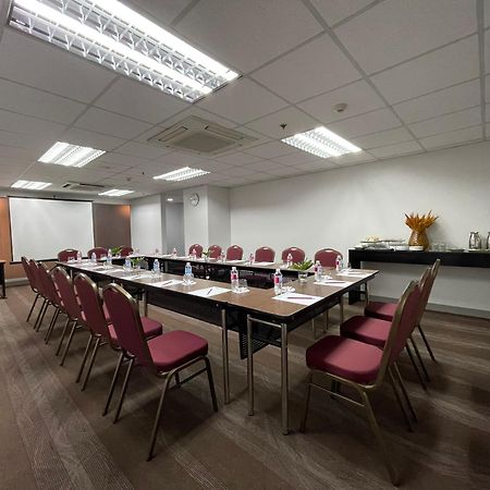 Go Hotels Plus Mandaluyong Kültér fotó