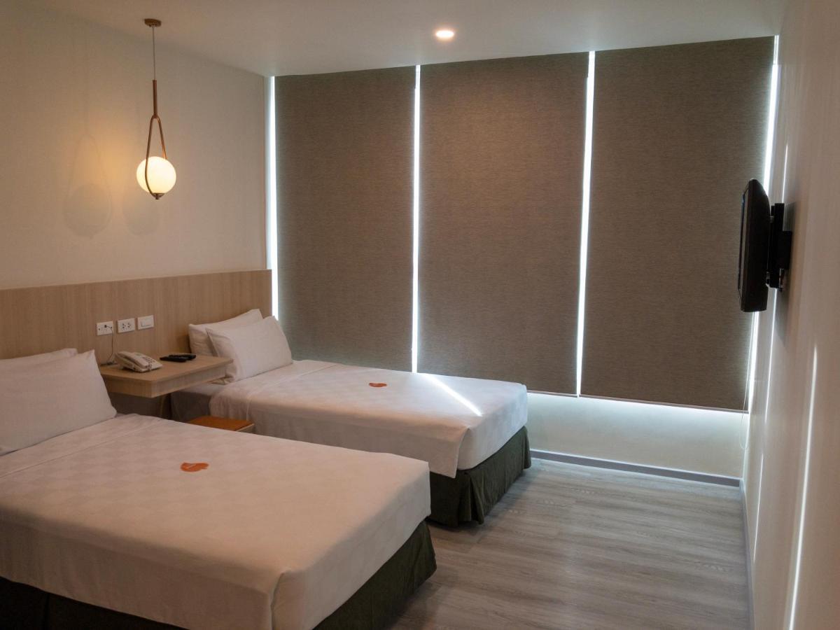 Go Hotels Plus Mandaluyong Kültér fotó
