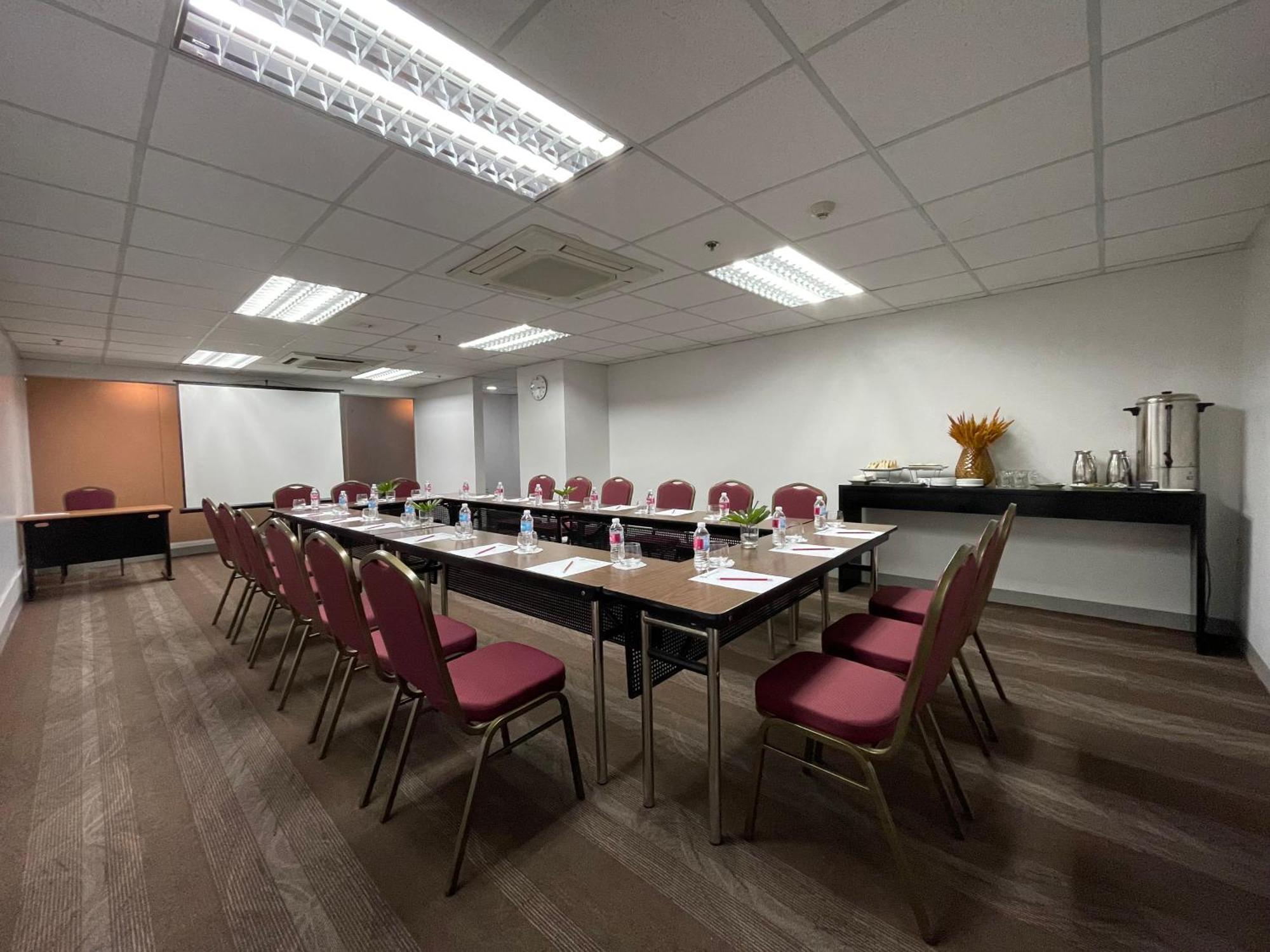 Go Hotels Plus Mandaluyong Kültér fotó