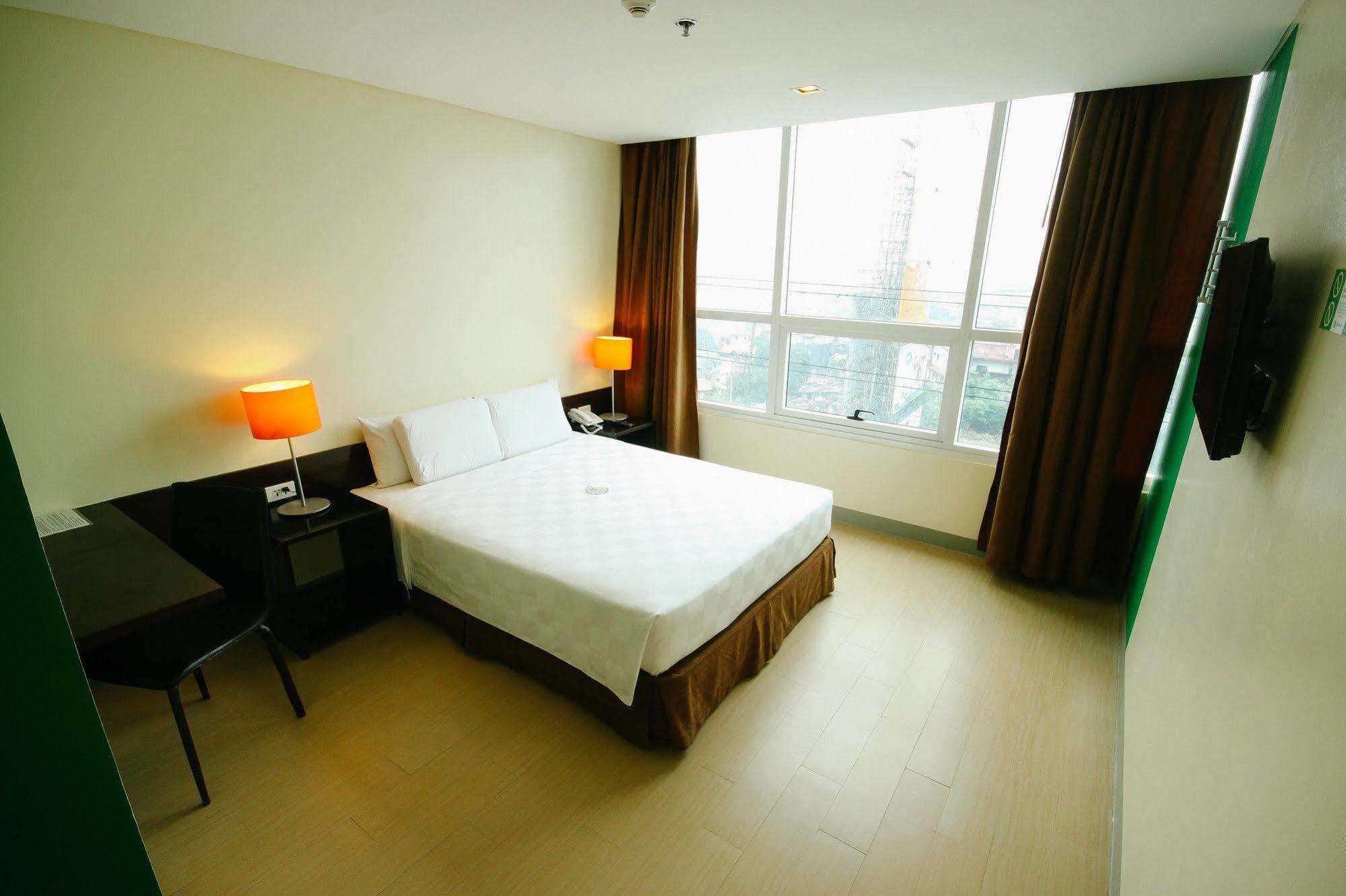 Go Hotels Plus Mandaluyong Kültér fotó
